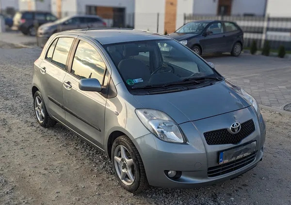 łochów Toyota Yaris cena 11900 przebieg: 180387, rok produkcji 2008 z Łochów